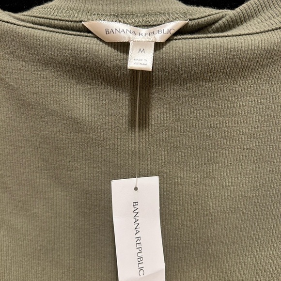 Banana Republic Green Fitted 3/4 boat neck top - Picture 3 of 3